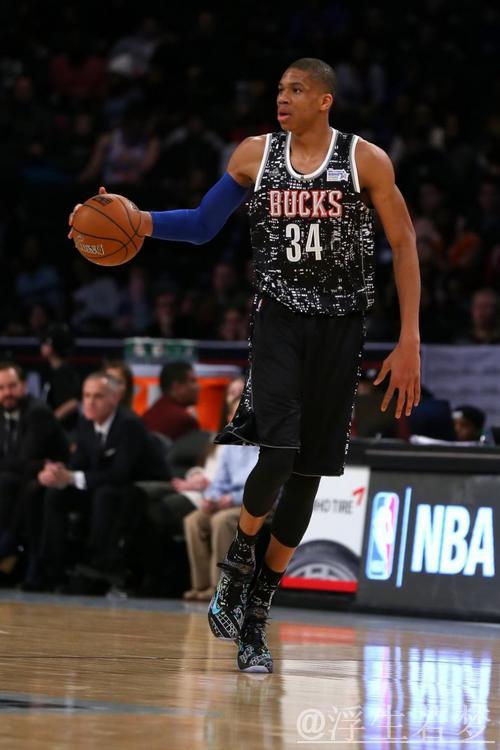 “阿德托昆博未出战 掘金轻松击败雄鹿” “阿德托昆博未出战 掘金轻松击败雄鹿”